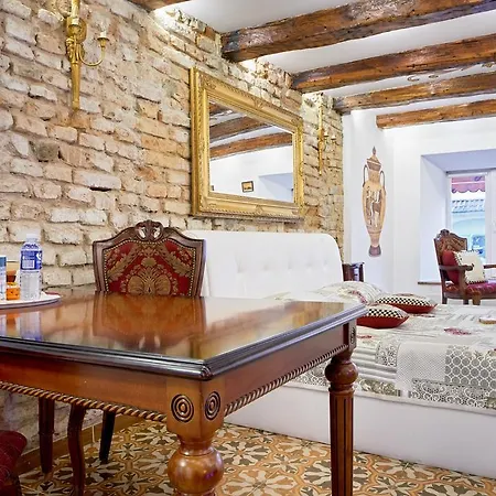 Butas Napoleon'S Secret Spa Apartment *